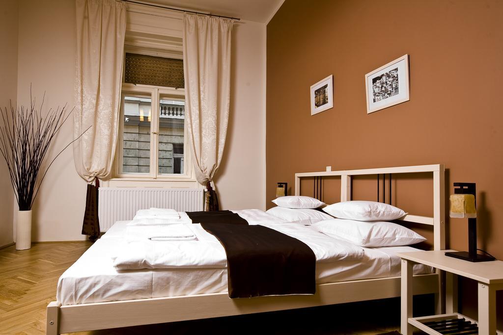 Budapest Rooms Bed And Breakfast Room photo