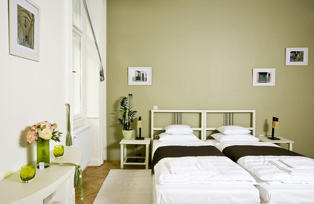 Budapest Rooms Bed And Breakfast Room photo