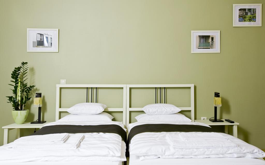 Budapest Rooms Bed And Breakfast Room photo
