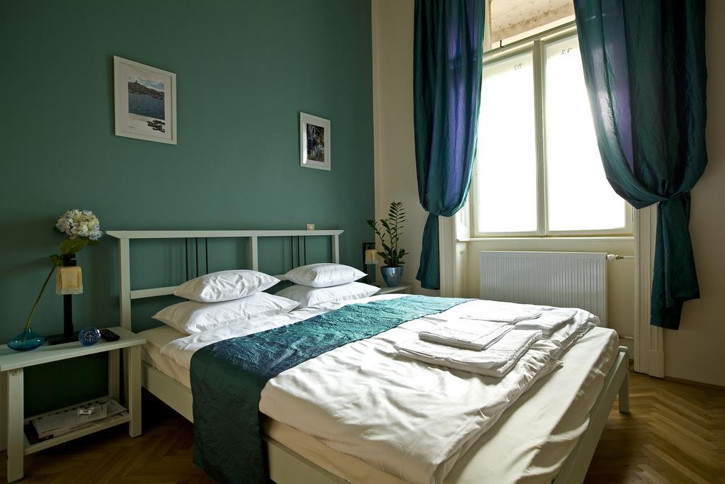 Budapest Rooms Bed And Breakfast Room photo